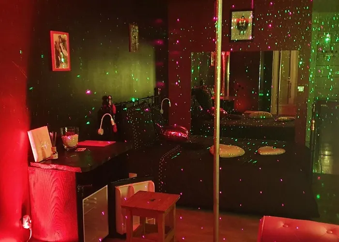 Bed & Breakfast Loveroom Avec Jaccuzi Les Pins